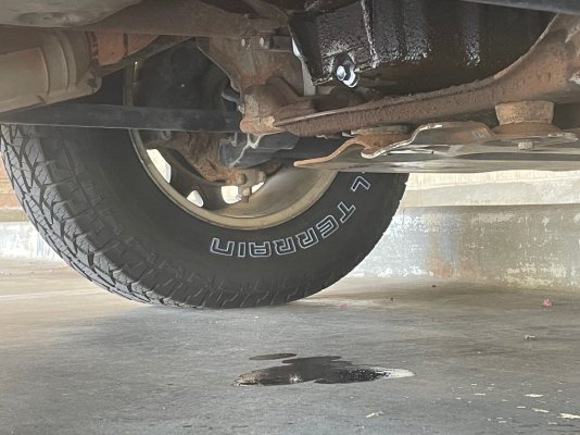 Oil leak.jpg Oil leak.jpg
